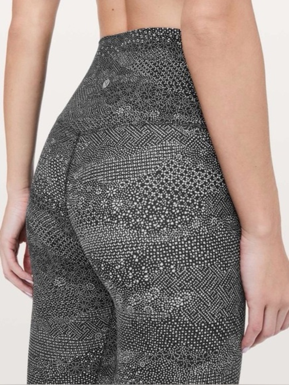 Lululemon Athletica Crop Yoga Leggings Black White Print Size 4